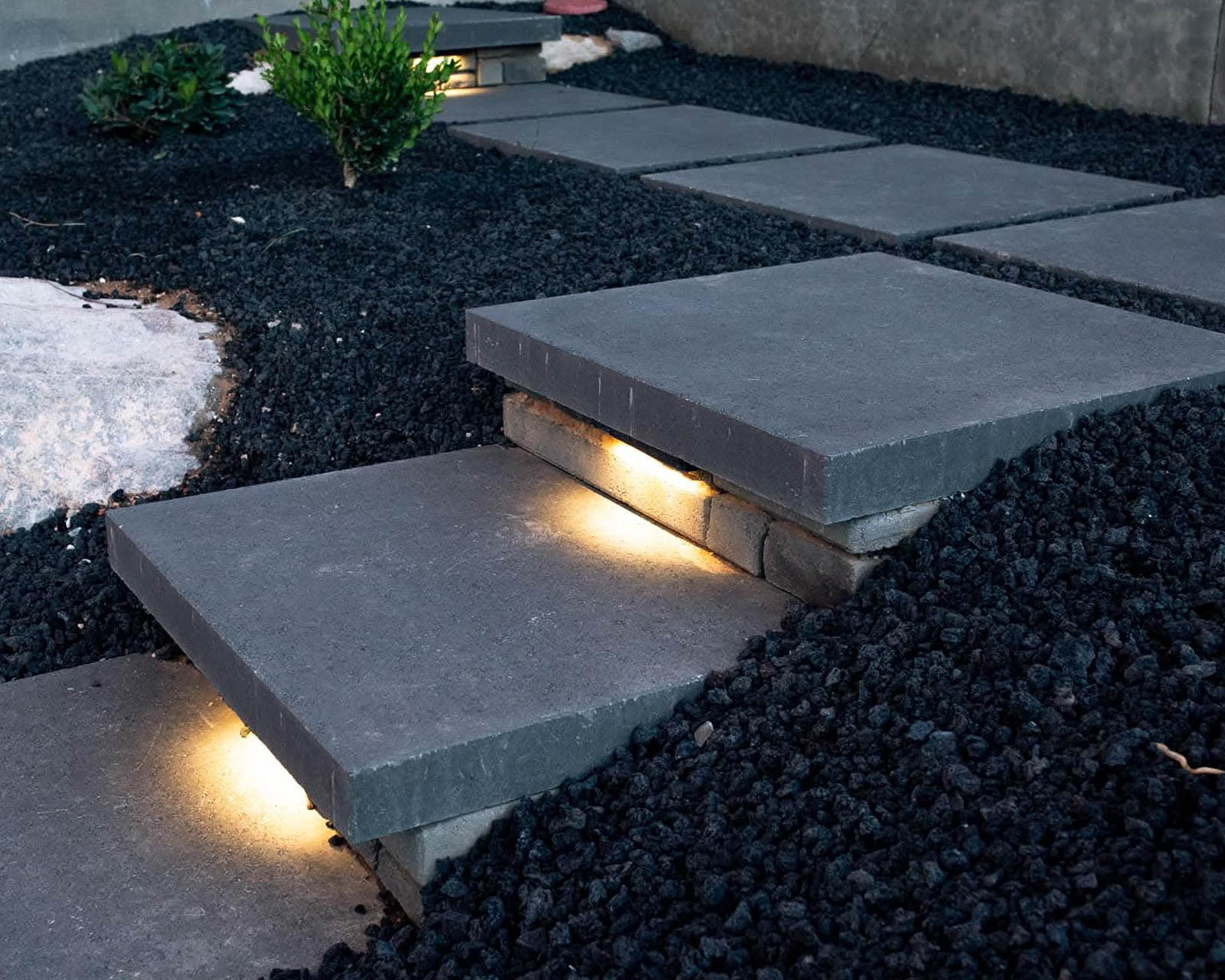 Floating concrete steps with built-in step lights